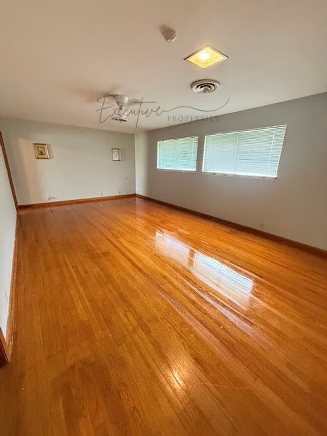 Building Photo - 4-Bedroom Family Home in a Quiet Sulphur Neighborhood