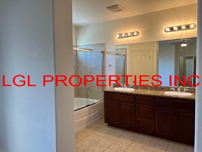 Building Photo - 2826 Maybrook Dr