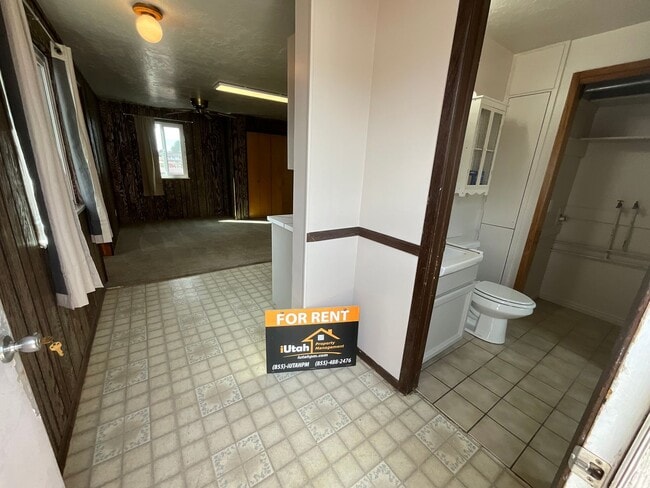 Building Photo - 5859 S