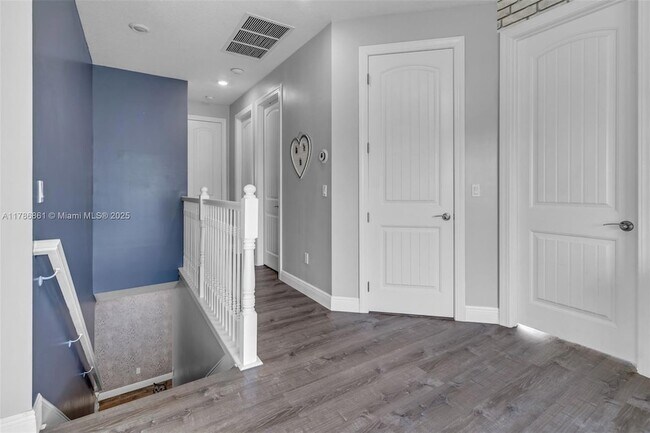 Building Photo - 3813 Greenway Dr