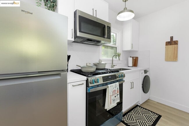 Building Photo - 846 Mandana Blvd