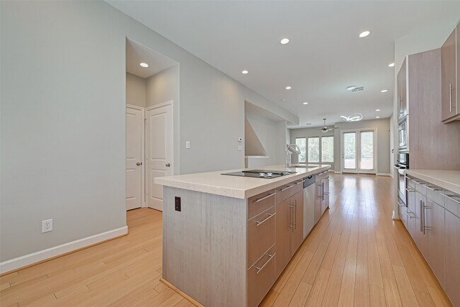 Building Photo - 2748 Clay St