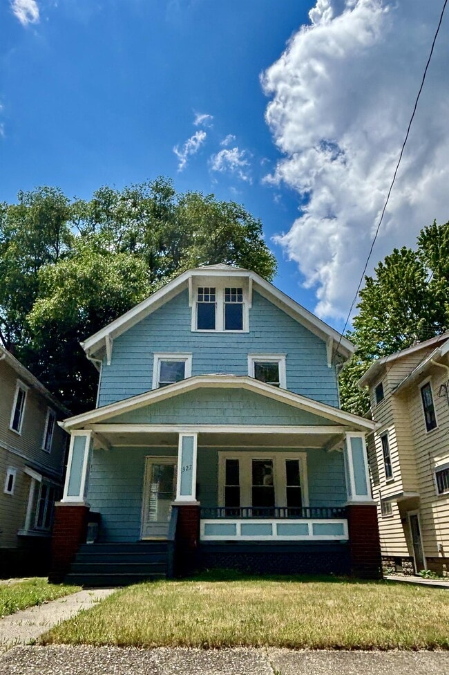 Primary Photo - 327 Grand Ave