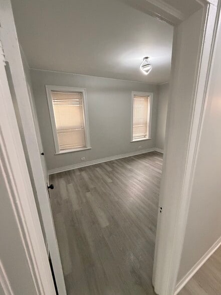 Building Photo - 8434 S Drexel Ave