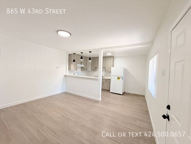 Building Photo - 865 W 43rd St