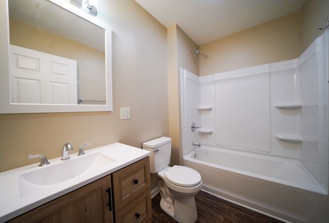 Building Photo - 1/2 MO/OFF SPECIAL - 3 bed/2 bath with yard work included