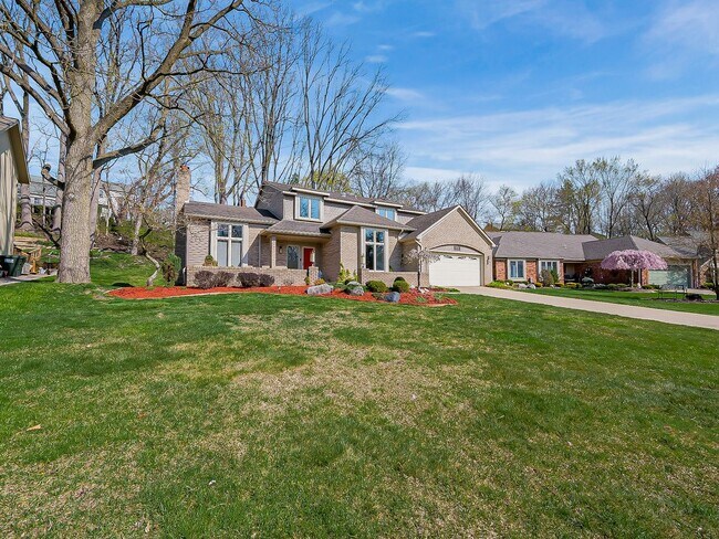Building Photo - Welcome to this spacious single-family hom...