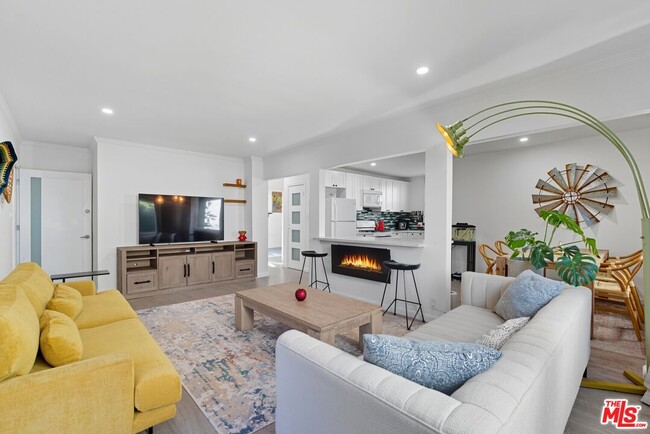 Building Photo - 10915 Ayres Ave