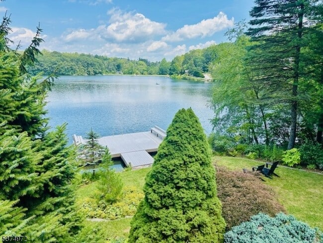 Building Photo - 523 Upper Highland Lakes Dr