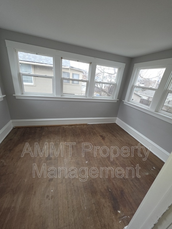 Building Photo - 1837 Grande Ave SE