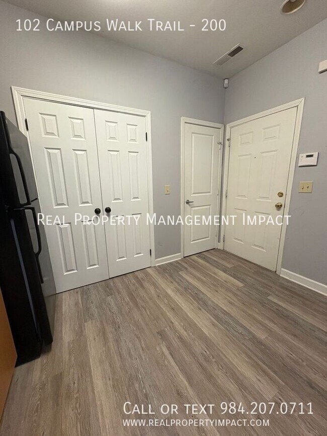 Building Photo - 102 Campus Walk Trl