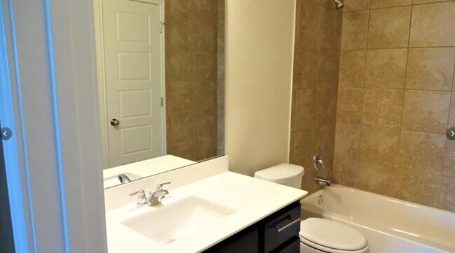 Building Photo - 704 Carillion Dr