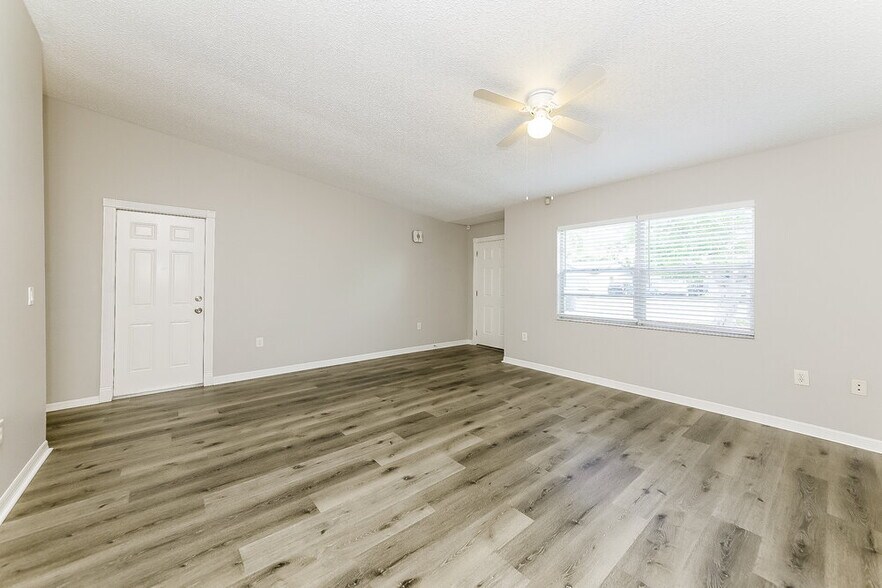 Building Photo - 7018 12th Ct E