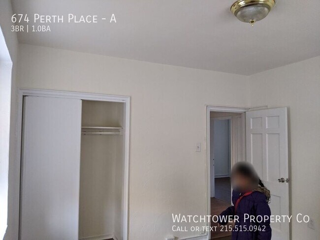 Building Photo - 674 Perth Pl