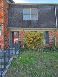 Building Photo - 2 bedroom 1.5 bath condo now available for rent in Dalton, Ga