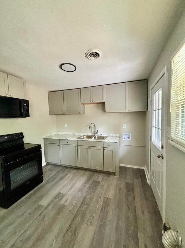 Building Photo - 1282 Crosland Dr NE