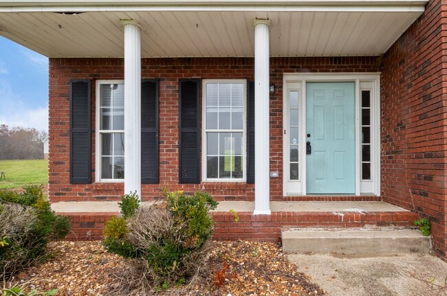 Building Photo - Lovely Single Family Home with Land