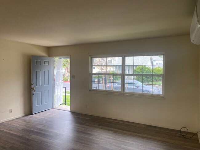 Building Photo - CHARMING COTTAGE IN DOWNTOWN PLEASANTON!