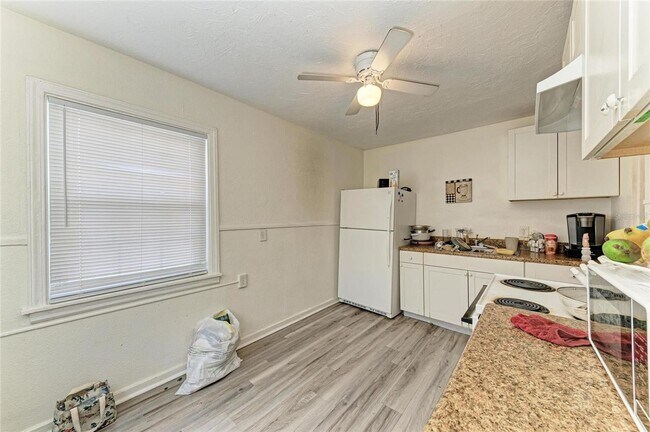 Building Photo - 1701 13th St W