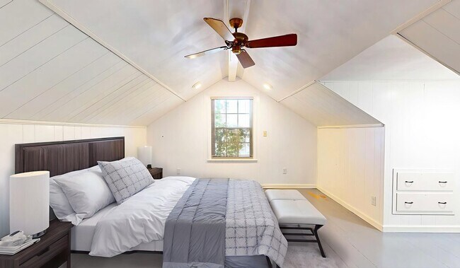 Building Photo - 1002 N Madison St