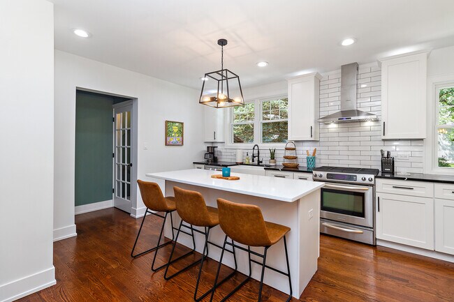 Building Photo - 724 Warner Ave