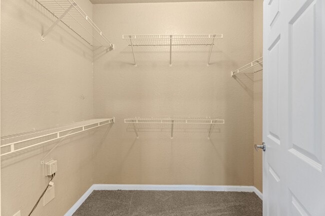 Building Photo - Gated Community!