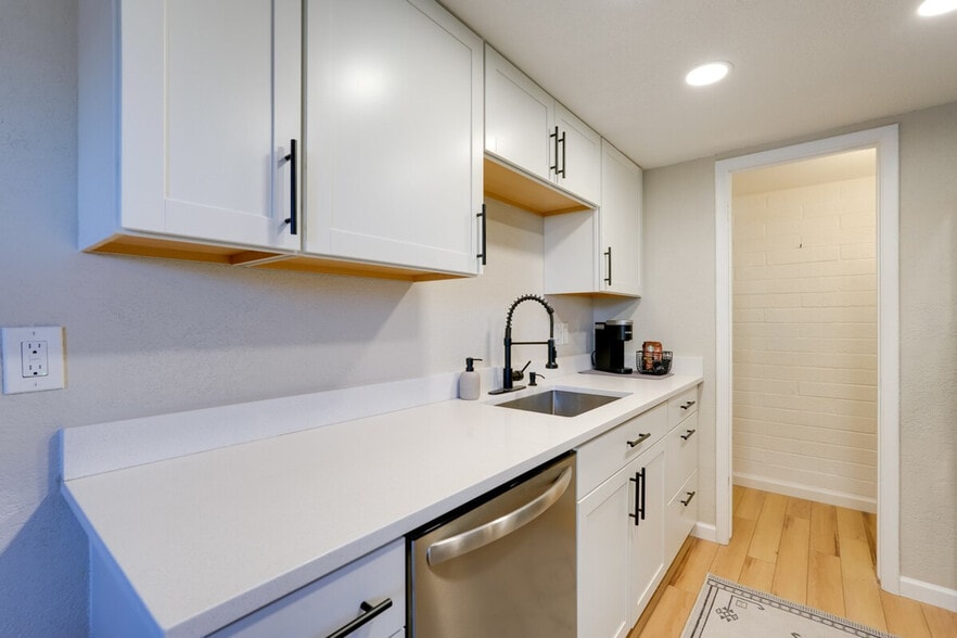 Building Photo - 7915 E Keim Dr