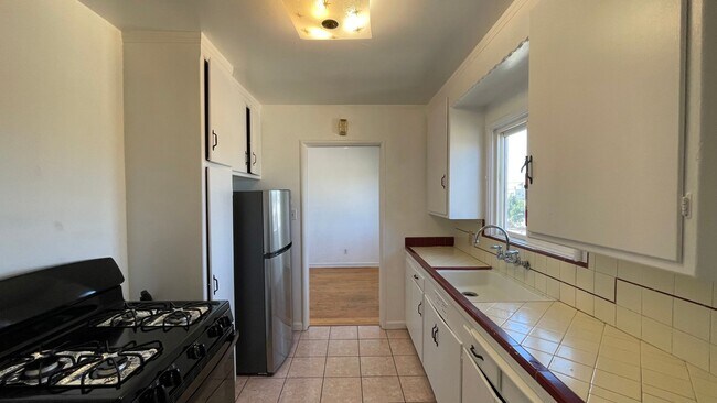 Building Photo - 1910-1910 42nd Ave