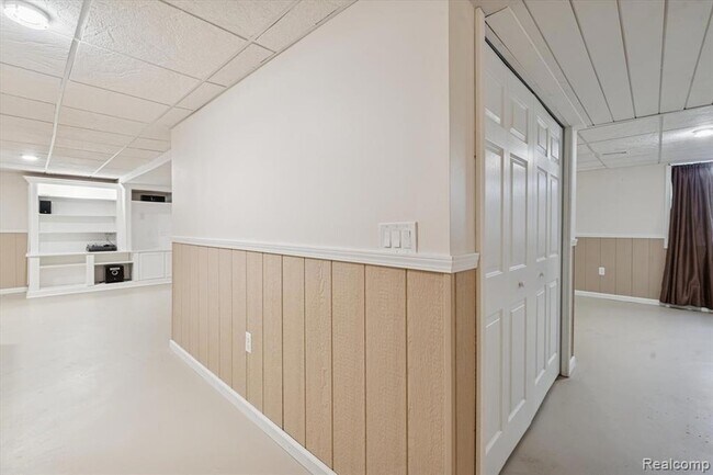 Building Photo - 48551 Oak Bridge Dr