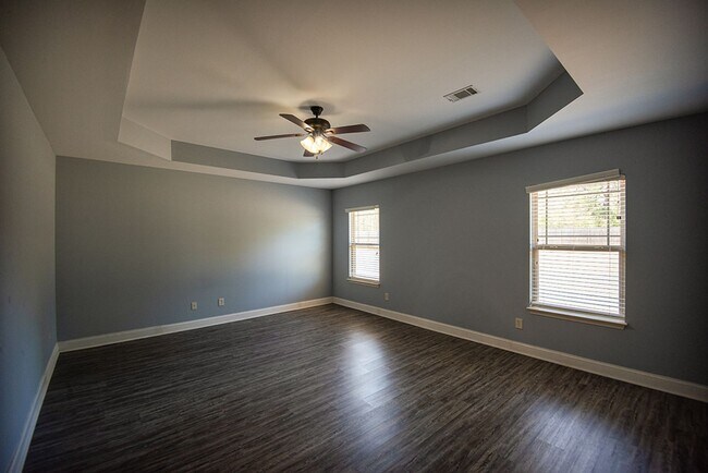 Building Photo - Beautiful home available from May 5!