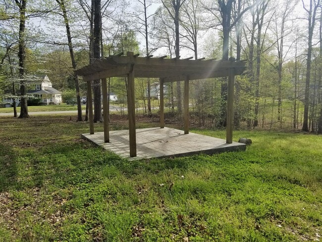 Building Photo - Spacious 3 bedroom 2.5 bath home in South ...