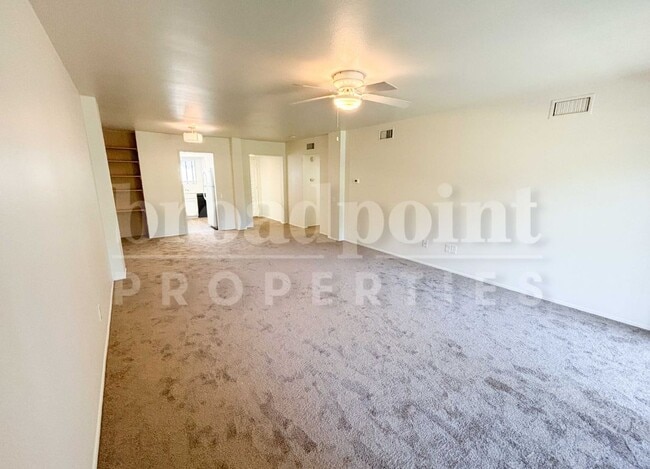 Building Photo - 12154 Rancho Bernardo Rd