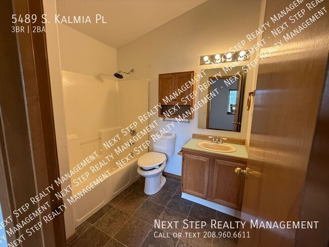 Building Photo - 5489 S Kalmia Pl