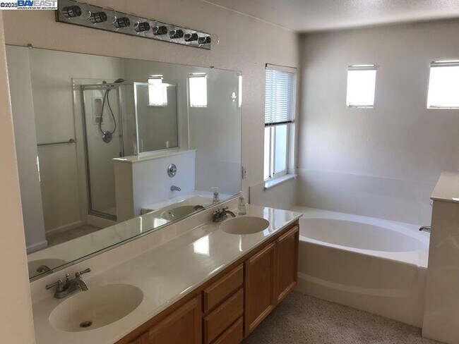 Building Photo - 2173 Leafcrest Common