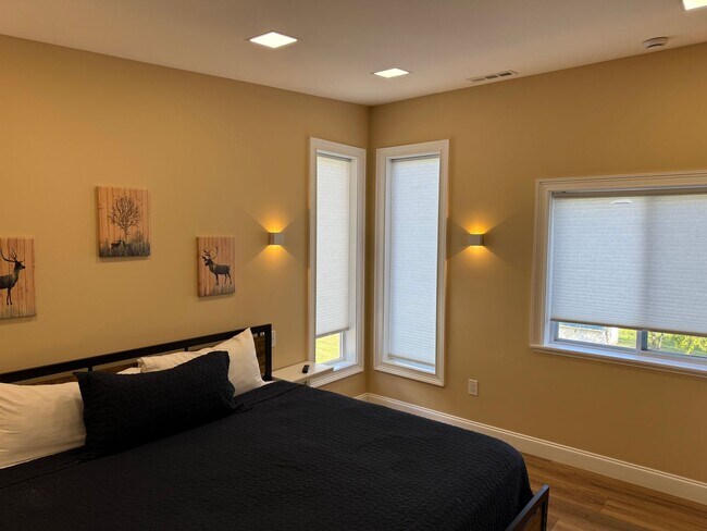 Building Photo - FIRST MONTH OF RENT FREE!!!!!!