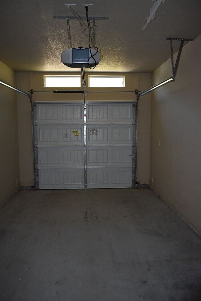 Building Photo - 105 Stone Canyon Ct