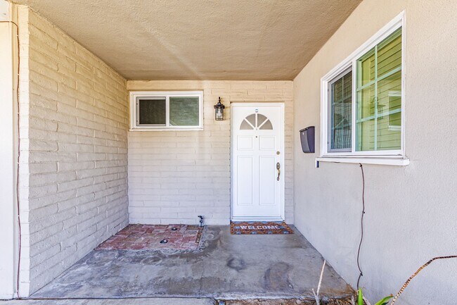 Building Photo - Beautifully Renovated 3-Bedroom Home in Pr...