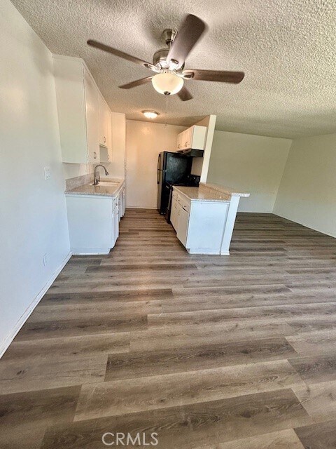 Building Photo - 685 E Vista Chino