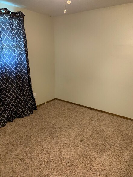 Building Photo - 641 Belle Air Ave