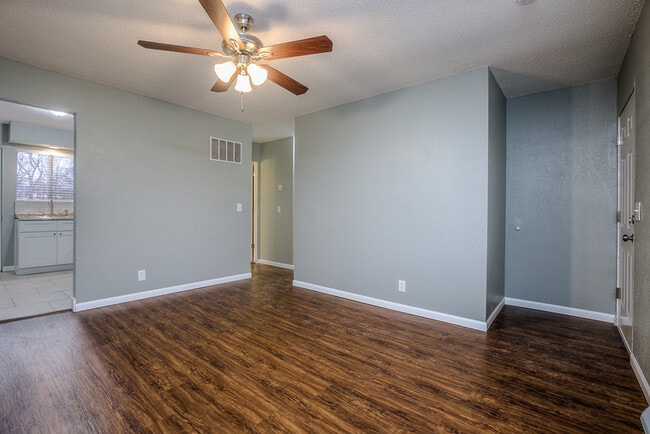 Building Photo - 514 NE Corder St