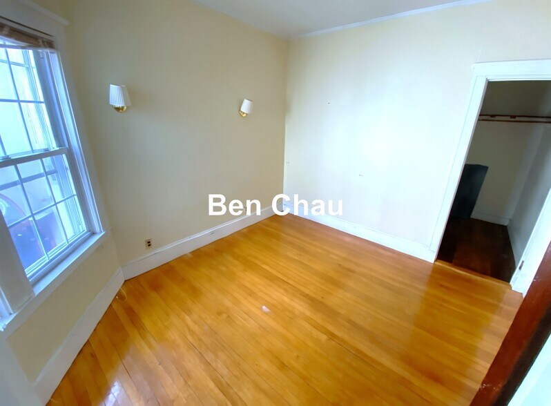 Building Photo - 158 Magazine St