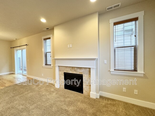 Building Photo - 322 SW Marsuda Terrace