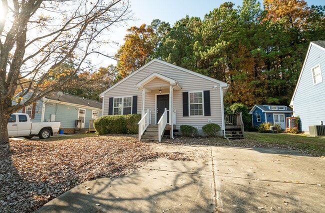 Primary Photo - Comfortable 3 Bedroom / 2 Bath One - Level...