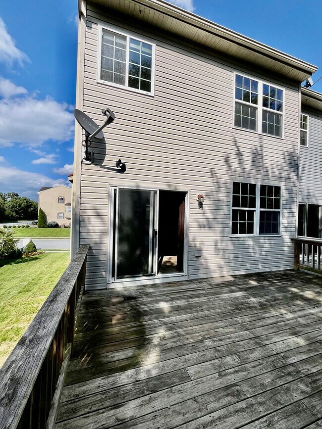 Building Photo - 44 Milestone Ct