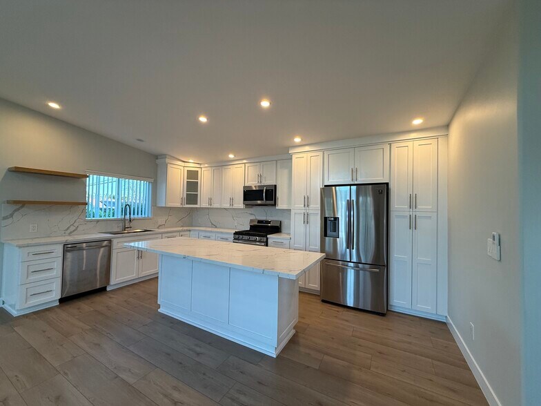 Building Photo - 18012 Bullock St