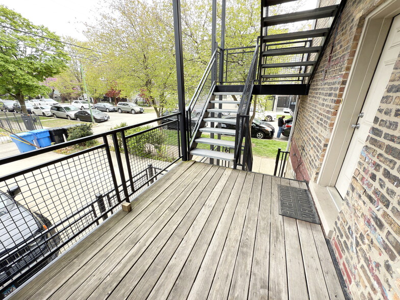 Building Photo - 2835 N Damen Ave