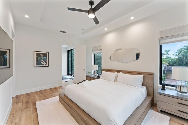 Building Photo - 214 28th St