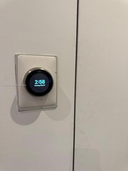 Building Photo - 985 NE 115th St