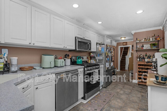 Building Photo - 232 S Castle St