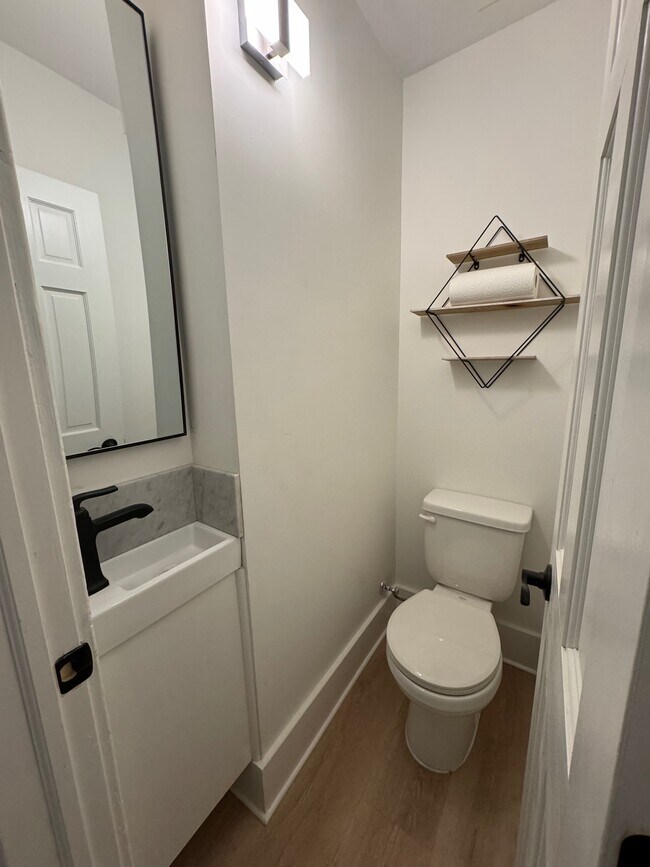 Building Photo - 803 McKinley Ave